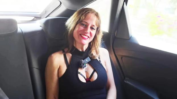 [JacquieEtMichelTV] Lolly 44 years old, an explosive trio for a naughty girl in search of thrills!
