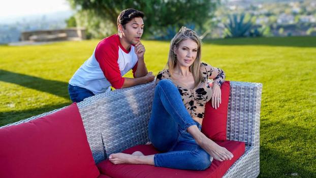 Gigi Dior – The Bestest Friend | LoveHerFeet