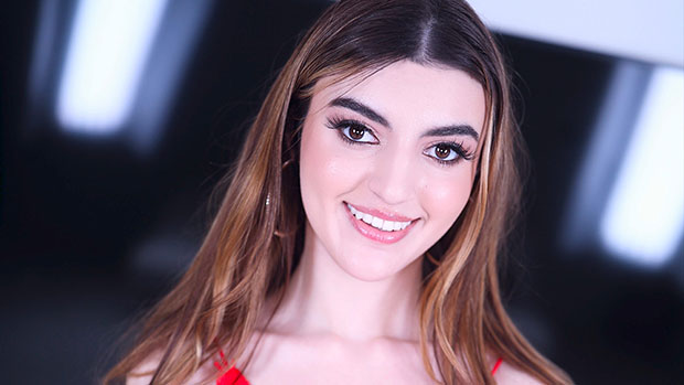 Julia James – From Park Bench to Studio Swallow! | AmateurAllure