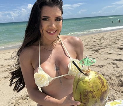 Alice Thunder – Getting A Taste Of Alice | MrLuckyLife