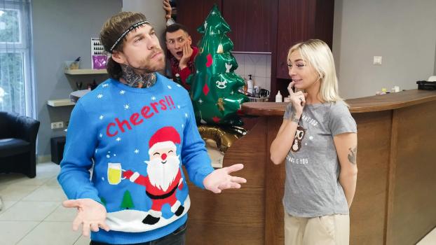 Chloe Temple – Boyfriend Catches Chloe Temple Cheating On Christmas | ImmoralLive