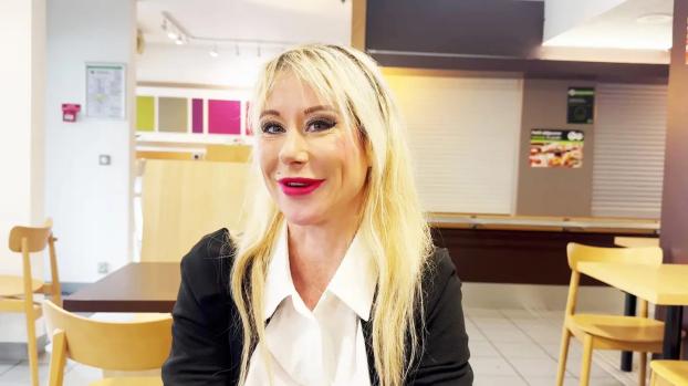 Emma – 45 years old, from Brest! | JacquieEtMichelTV
