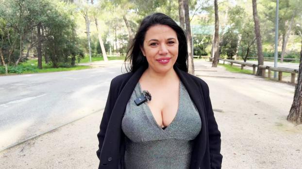 Vicky – 40 years old, medical secretary! | JacquieEtMichelTV